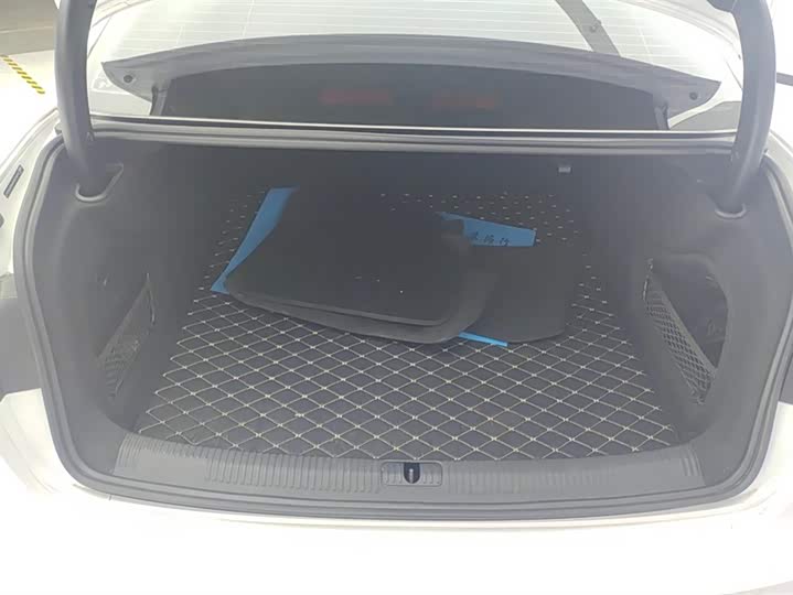 Фото 4 - Audi A4L