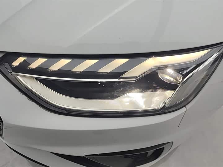 Фото 5 - Audi A4L