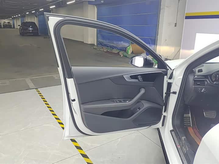 Фото 7 - Audi A4L