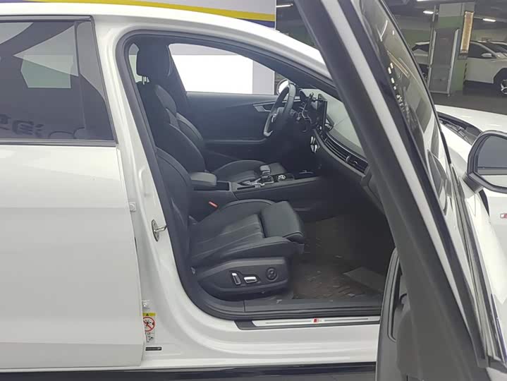 Фото 8 - Audi A4L