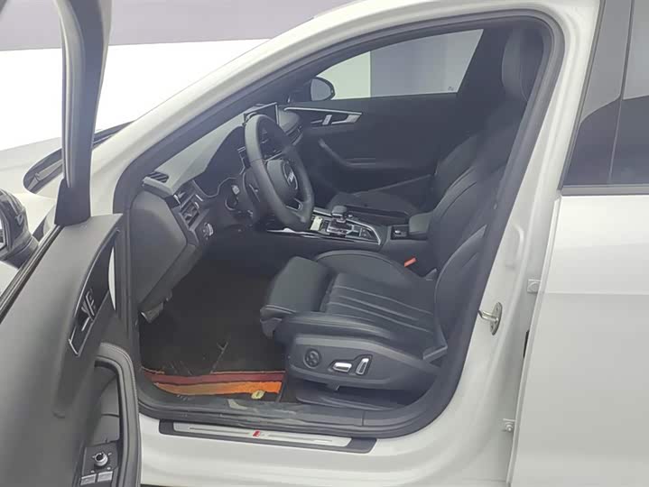 Фото 9 - Audi A4L