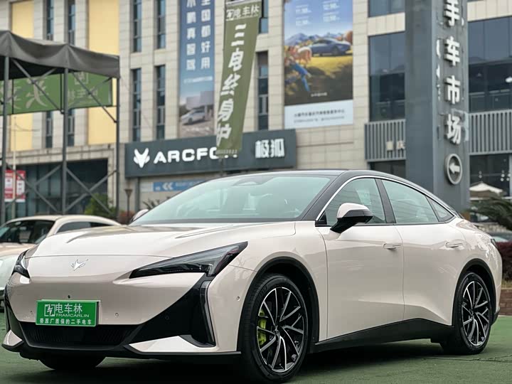 Фото 1 - BAIC Arcfox Alpha S5