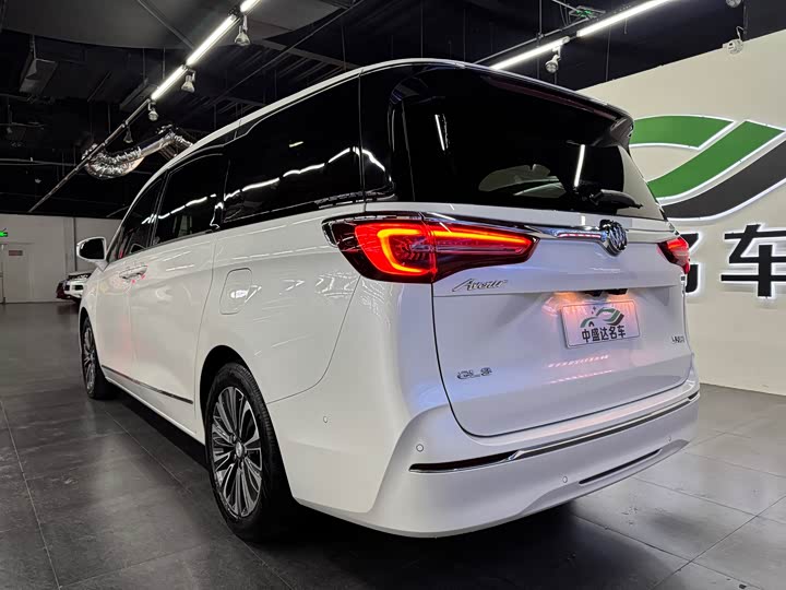 Фото 4 - Buick GL8 ES