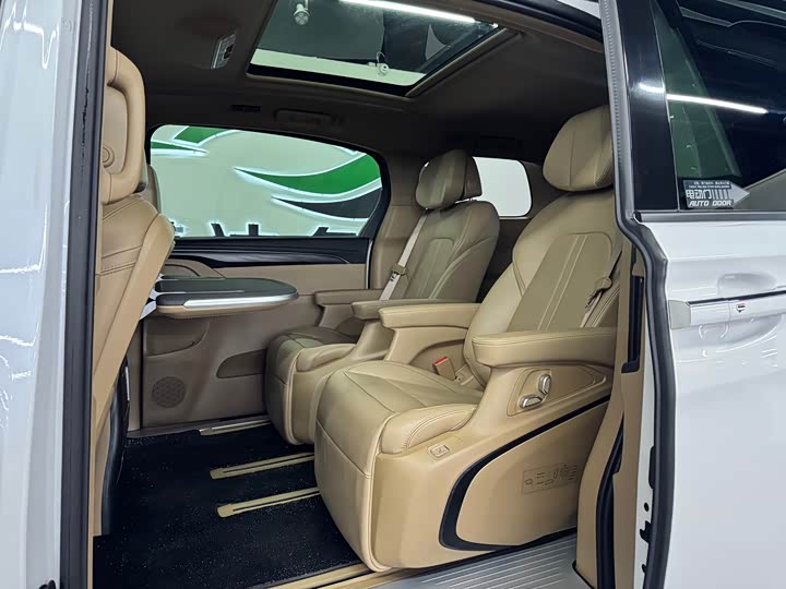 Фото 8 - Buick GL8 ES