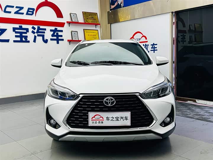 Фото 2 - Toyota Yaris L Hatchback