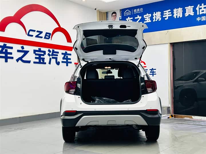 Фото 9 - Toyota Yaris L Hatchback