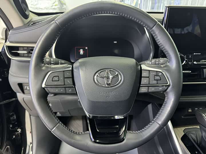 Фото 7 - Toyota Highlander