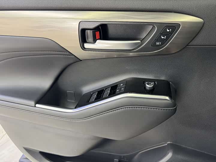 Фото 8 - Toyota Highlander
