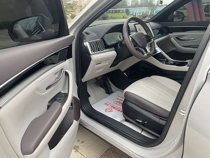 Photo 9 - BYD Song Plus Hybrid/EV