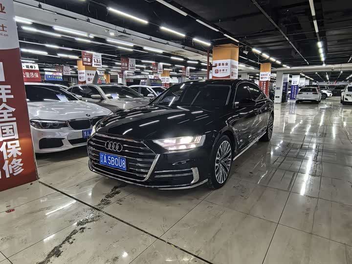 Фото 1 - Audi A8