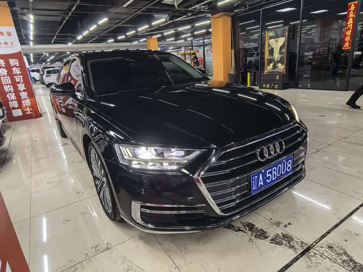 Фото 2 - Audi A8
