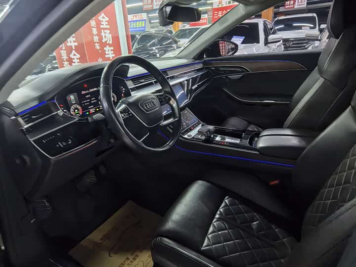 Фото 3 - Audi A8