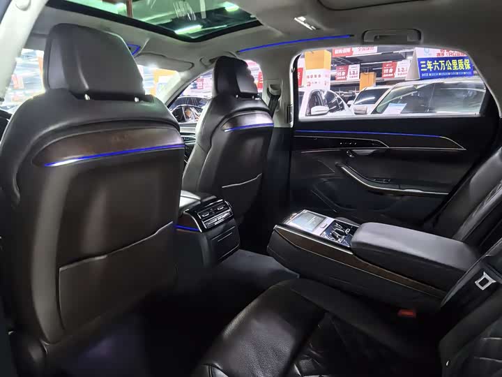 Фото 4 - Audi A8