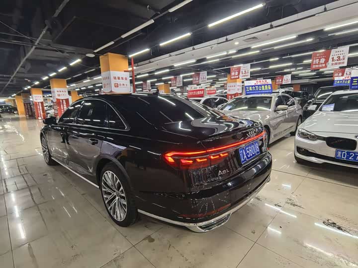 Фото 5 - Audi A8