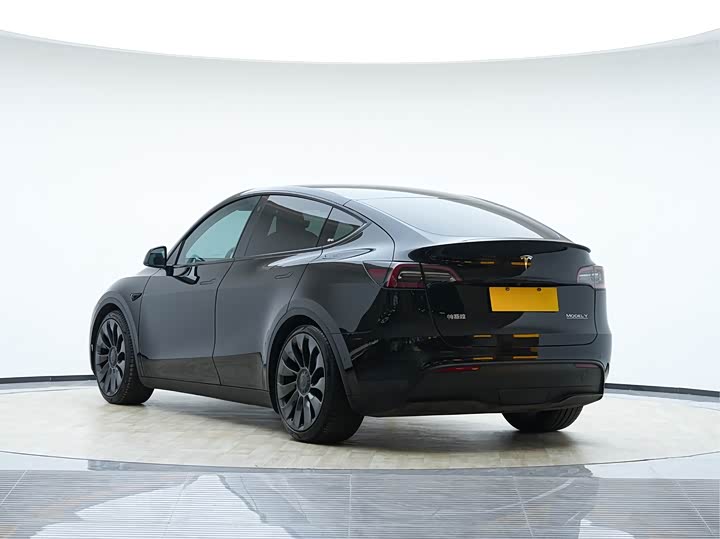 Photo 8 - Tesla Model Y