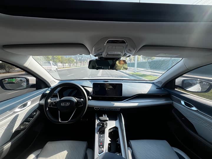 Photo 8 - Geely Preface