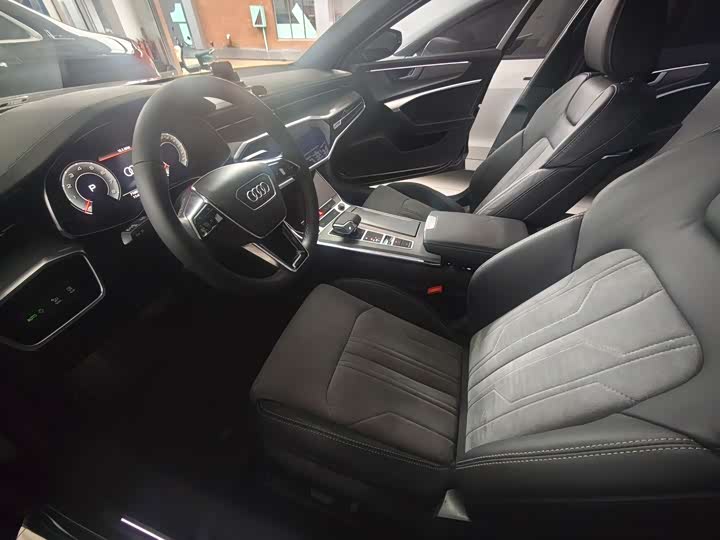 Фото 3 - Audi A6L