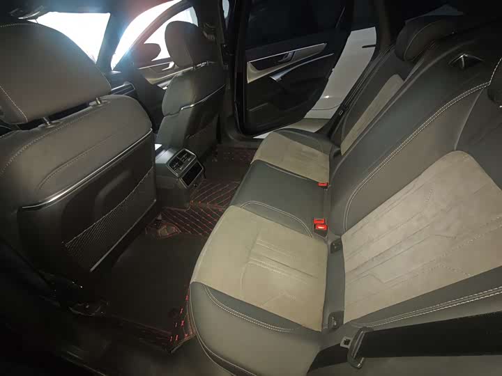 Фото 4 - Audi A6L