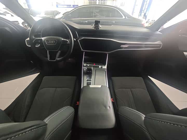 Фото 5 - Audi A6L