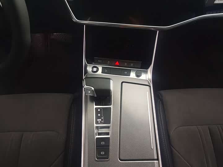 Фото 6 - Audi A6L