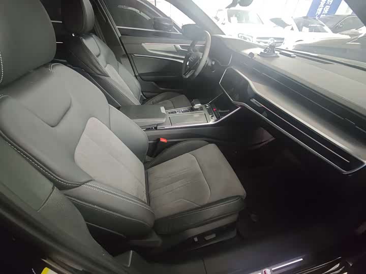 Фото 7 - Audi A6L