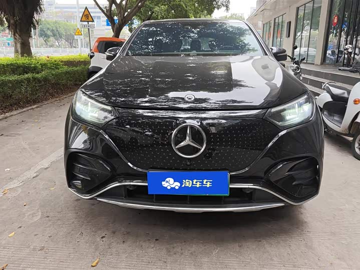 Photo 2 - Mercedes-Benz EQE SUV