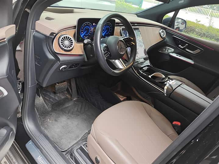 Photo 9 - Mercedes-Benz EQE SUV