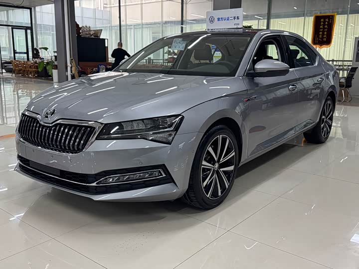 Фото 1 - Skoda Superb