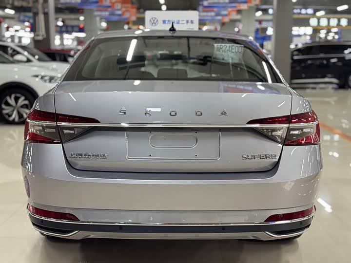 Фото 7 - Skoda Superb