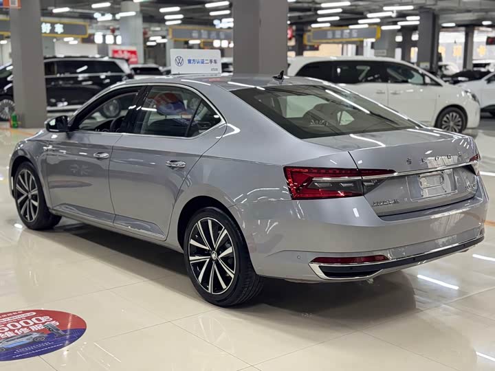 Фото 8 - Skoda Superb