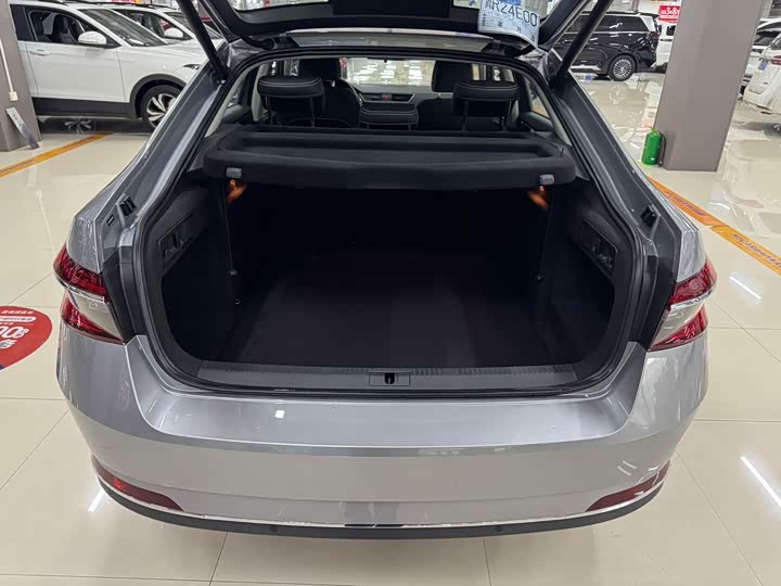 Фото 9 - Skoda Superb