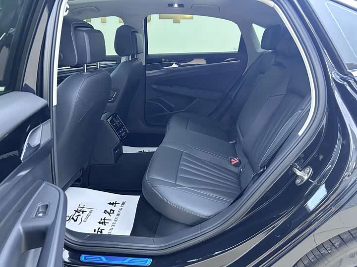 Photo 8 - Volkswagen Passat