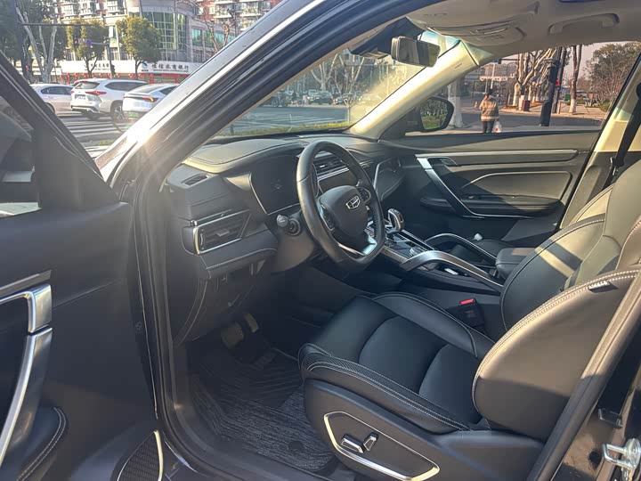 Photo 7 - Geely Atlas