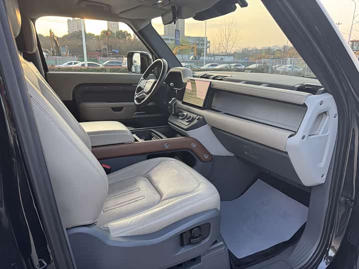 Фото 9 - Land Rover Defender