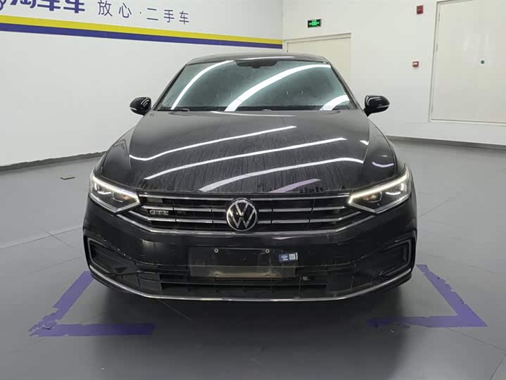 Photo 2 - Volkswagen Magotan GTE Hybrid