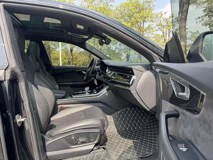 Фото 4 - Audi Q8