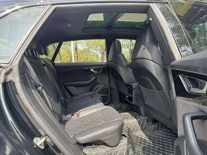 Фото 6 - Audi Q8