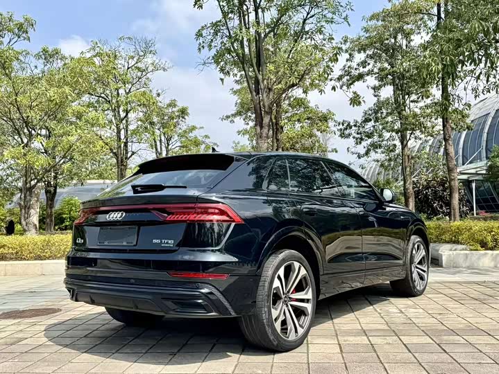 Фото 8 - Audi Q8