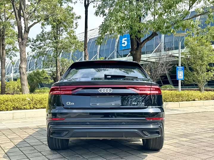 Фото 9 - Audi Q8