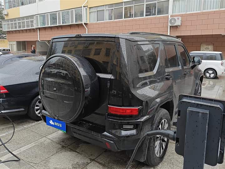 Photo 3 - Tank 700 Hybrid