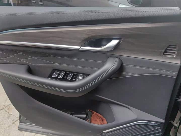 Фото 7 - Geely Monjaro