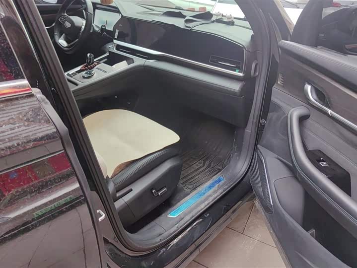 Фото 8 - Geely Monjaro