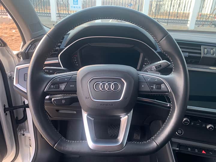 Фото 6 - Audi Q3