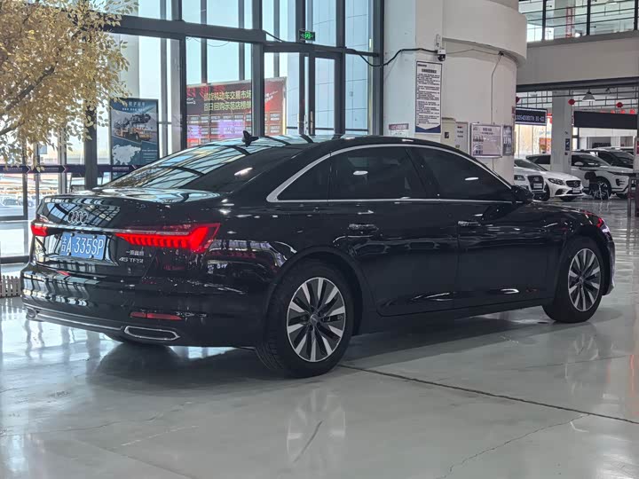 Фото 9 - Audi A6L