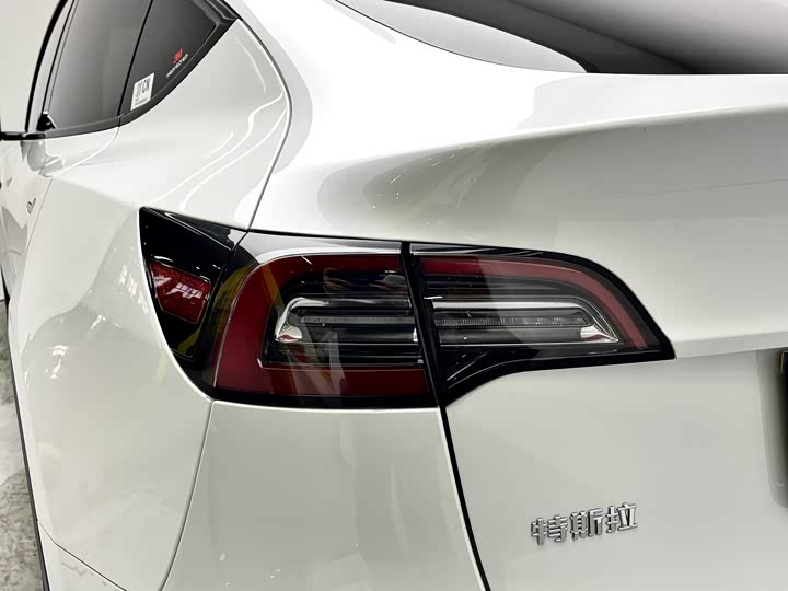 Photo 7 - Tesla Model Y