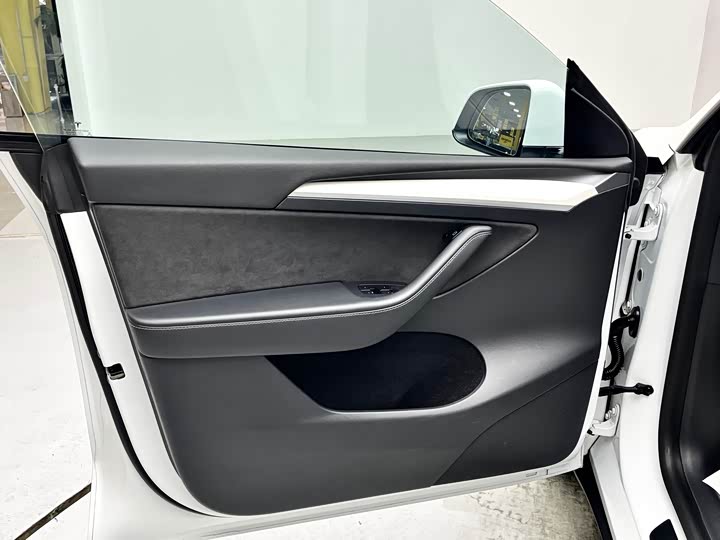 Photo 8 - Tesla Model Y