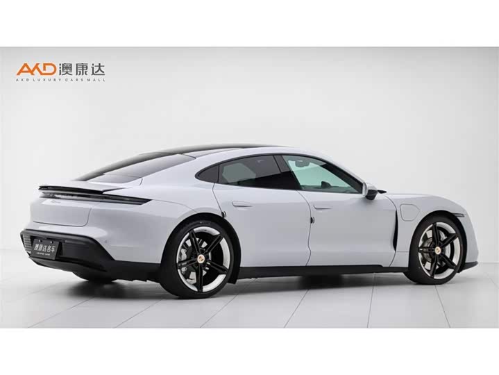 Photo 3 - Porsche Taycan