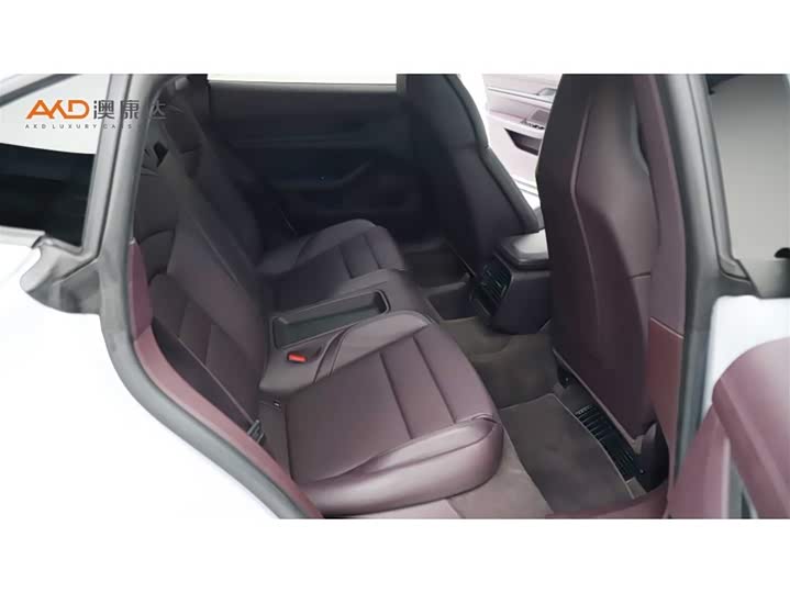 Photo 8 - Porsche Taycan