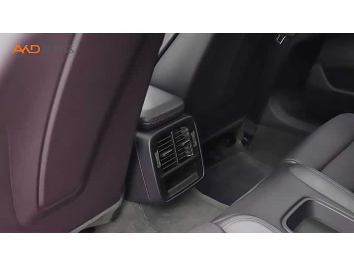 Photo 9 - Porsche Taycan