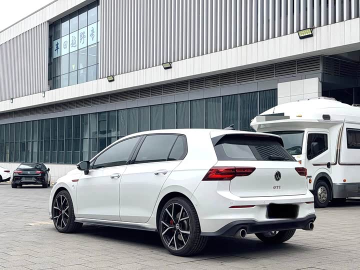 Photo 4 - Volkswagen Golf GTI